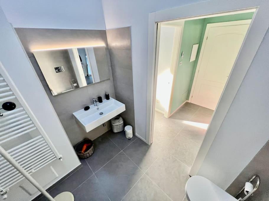 卡萨莱蒙费拉托Prestigioso Attico A Passo Duomo By Revenue House公寓 外观 照片